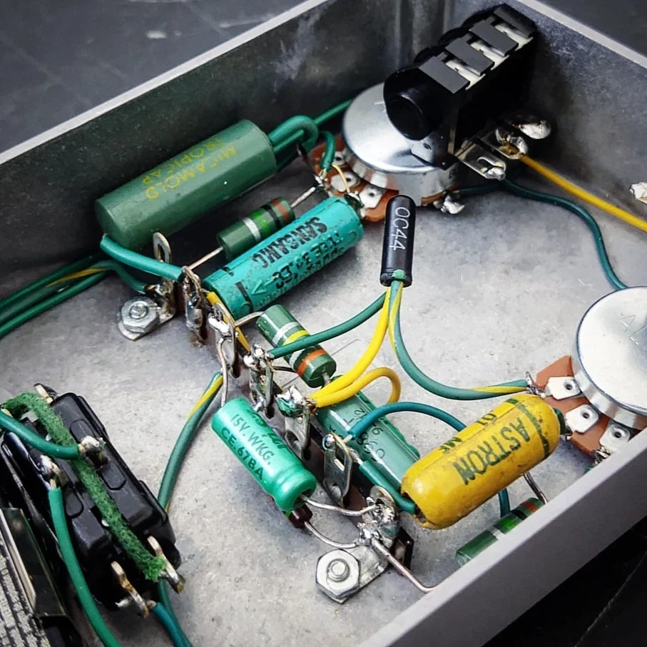 LONELY HUNTER CLASSIC BOOST – Blackstrap Electrik Co.